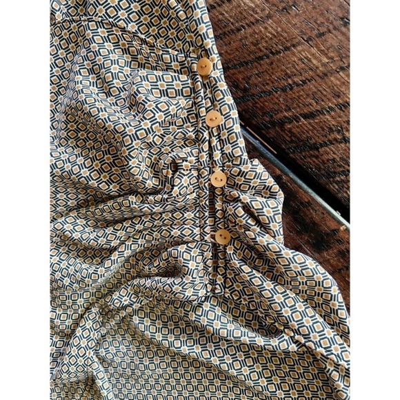 Sleeveless Asymmetrical Side Cinched Womens Top/Blouse by Chelsea28 Size Medium - Picture 4 of 13